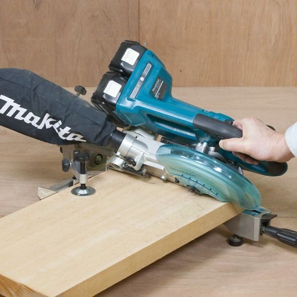 Пила торцювальна акумуляторна з протяжкою Makita DLS714Z (без акумуляторів) DLS714Z фото