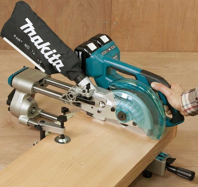 Пила торцювальна акумуляторна з протяжкою Makita DLS714Z (без акумуляторів) DLS714Z фото