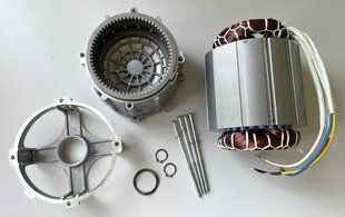 Статор двигуна з корпусом редуктора подрібнювача гілок Makita UD2500 (YA00000700) YA00000700 фото