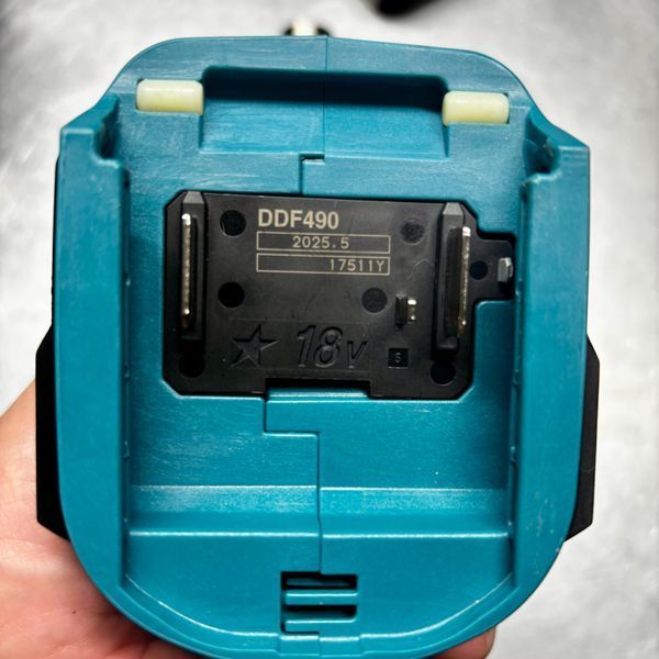 Шурупокрут акумуляторний з ударним режимом Makita DHP490WVE та ліхтар Makita DML186 (65 Нм, 1.5-13 мм, BL, LXT Basic) DHP490WVE_BEO1 фото