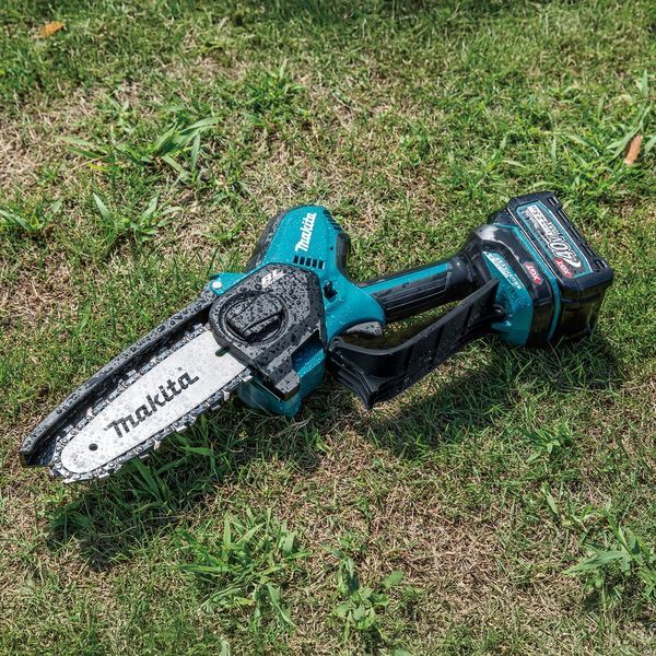 Пила ланцюгова акумуляторна Makita UC029GZ (15 см, 8 м/с, 590 Вт, BL, XGT 40 В, без акумуляторів та зарядного пристрою) UC029GZ фото