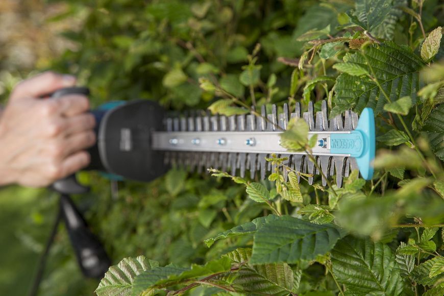 Ножницы для живой изгороди сетевые Gardena EasyCut 420/45 09830-20 (45 см) 09830-20.000.00 фото
